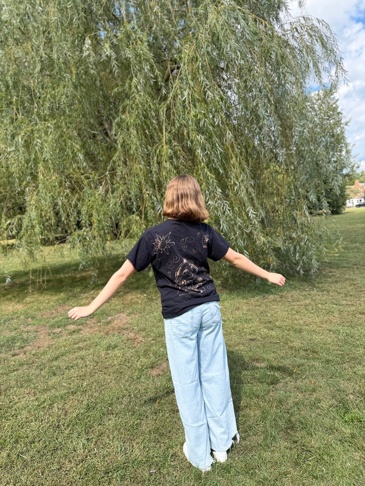 Hand Painted Princesses T-Shirt – Wearable Disney Fan Art, Unique Gift for Princess Lovers, One-of-a-Kind Painted Tee